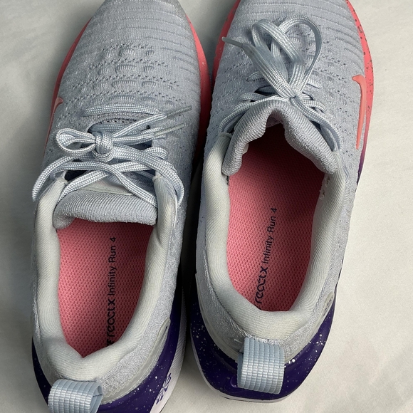 Nike Women's Gray and Pink Running Shoes - Picture 3 of 6